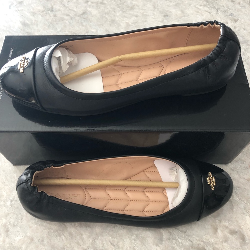 Coach New York Women’s flats size 8 1/2. Run small, fit like a size 8. Worn once - Picture 2 of 5